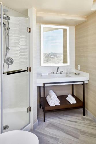 King Room image 2