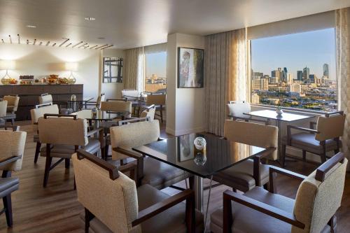 King Room - Club Level image 2