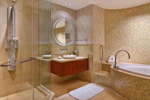 Renaissance Las Vegas Hotel - image 11
