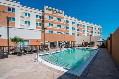 Courtyard by Marriott Columbus - image 11
