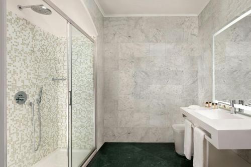 Sina Villa Medici Autograph Collection - image 8