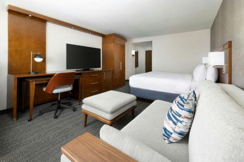 Courtyard by Marriott Los Angeles Woodland Hills - image 13