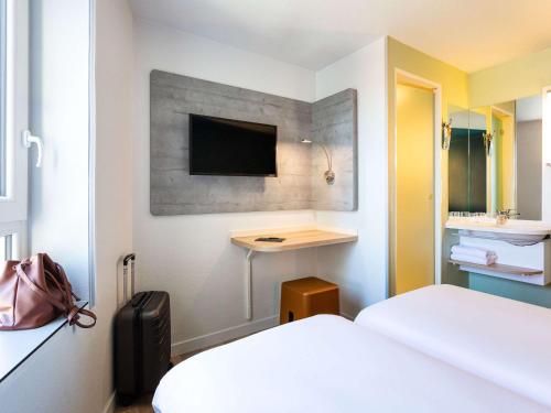 Triple Room with Two Single Beds and One Bunk Bed