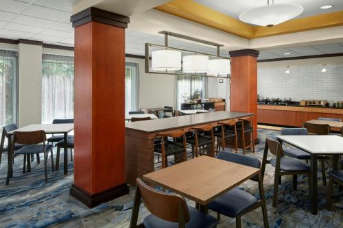 Fairfield Inn & Suites Carlisle - image 8