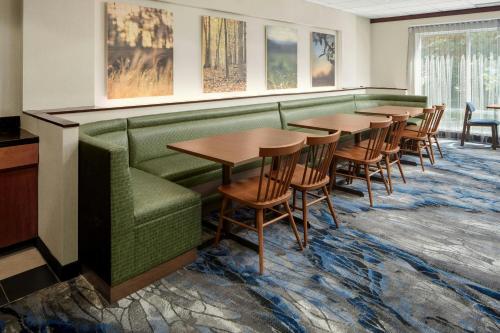 Fairfield Inn & Suites Carlisle - image 2