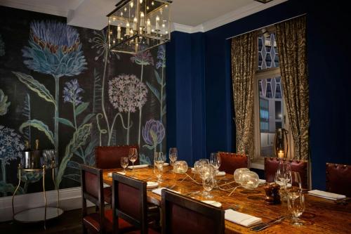 St. Ermin's Hotel Autograph Collection - image 10
