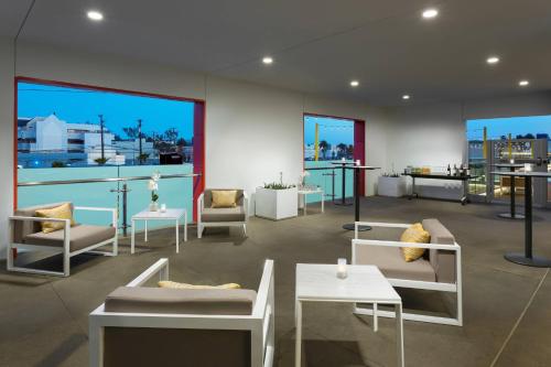 Courtyard by Marriott Santa Monica - image 13