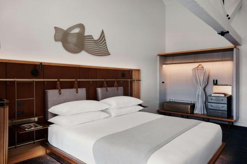 Pier One Sydney Harbour Autograph Collection - image 2