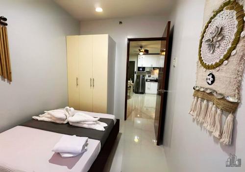 Family Getaway 2BR Staycation Airport with FREE Gym, FREE Pool, FREE Parking - B2 1Kunzite, El Nido
