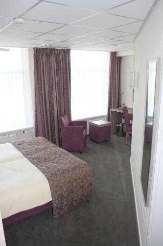 2 twin beds