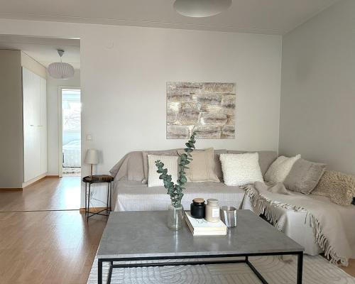 3BR w balconies and private sauna in Ruoholahti