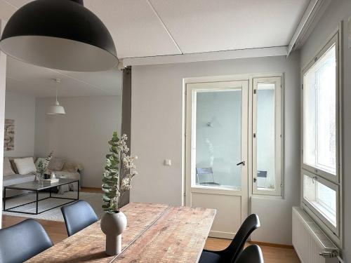 3BR w balconies and private sauna in Ruoholahti