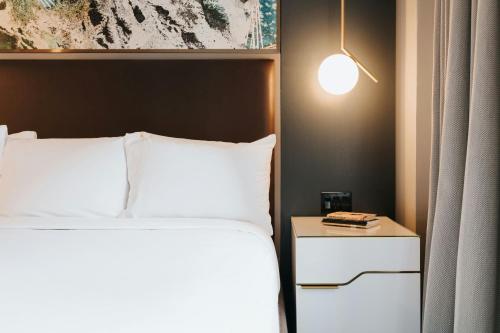 Cambria Hotel Downtown Dallas - image 14