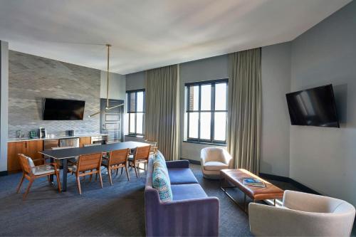 Cambria Hotel Downtown Dallas - image 8