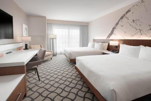 2 queen beds