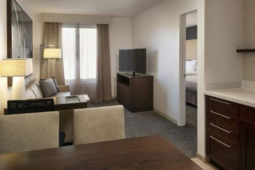 1 Bedroom Suite, 2 Queen, Sofa bed
