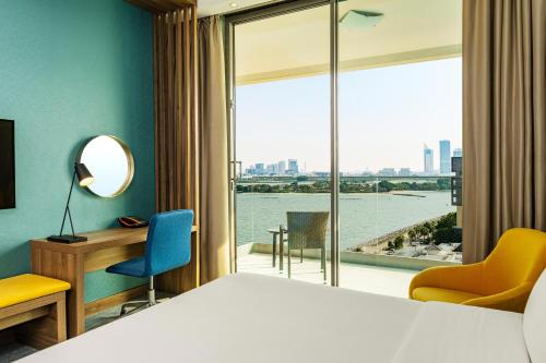 Habitación doble, loft, vista parcial al mar, balcón, bañera de hidromasaje