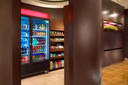 Courtyard by Marriott Anaheim Resort/Convention Center - image 12