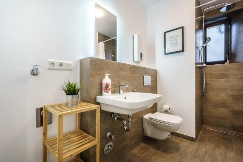 Ducha, Greenfield I schönes OfficeStudio I W6 I Neu I Küche I Smart TV I P (Greenfield I schones OfficeStudio I W6 I Neu I Kuche I Smart TV I P) in Mettingen