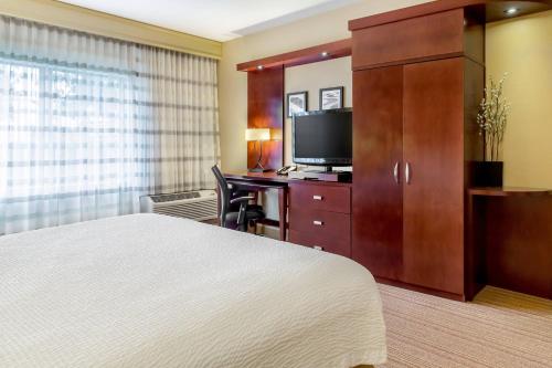 King Room with Sofa Bed