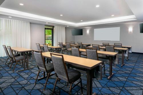 Courtyard by Marriott Danbury - image 2