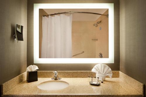 Sheraton Bucks County Langhorne - image 2