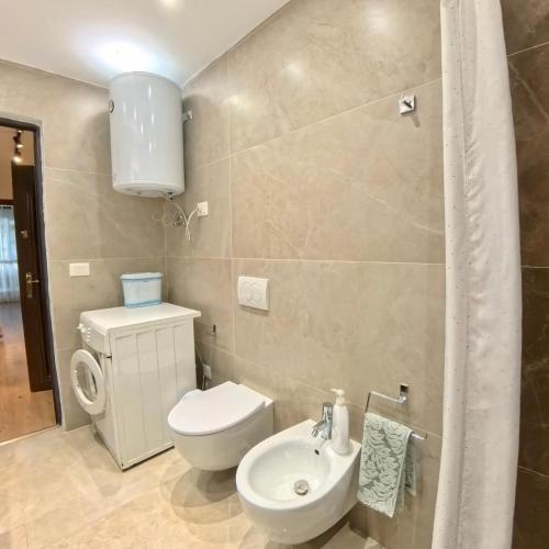 Vacation Vibes - Modern Apartment in Golem near sea - image 2