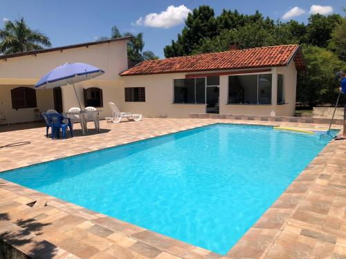 Chácara em São Pedro com piscina e churrasqueira – khách sạn tại Sao Pedro