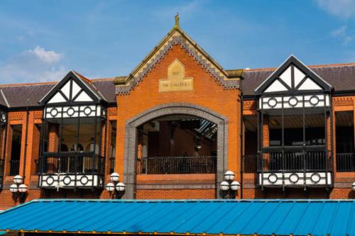 Surrounding environment, Cosy Central 2-Bed Flat City View & Parking in Wigan Central