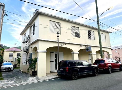 IN GOOD COMPANY-Gorgeous downtown historic cottage