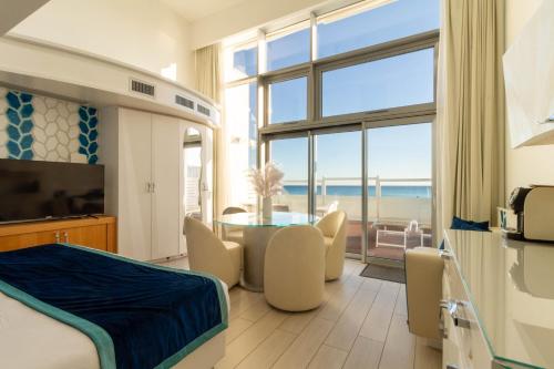 Suite, executive