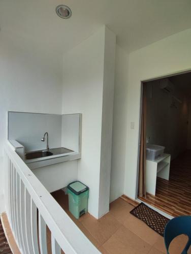 Studio with Balcony image 4