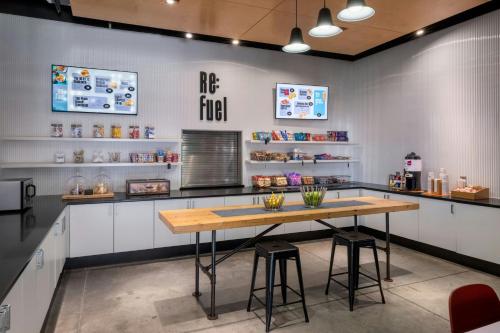 Ételek és italok, Aloft Columbia Downtown near Dél Carolina Egyetem