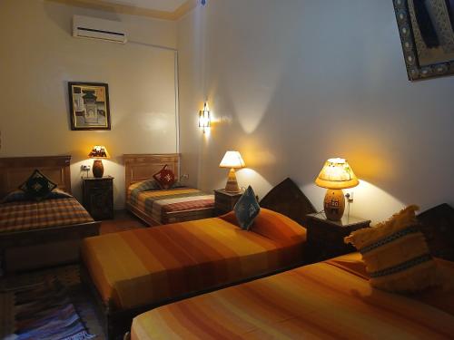 4 twin beds
