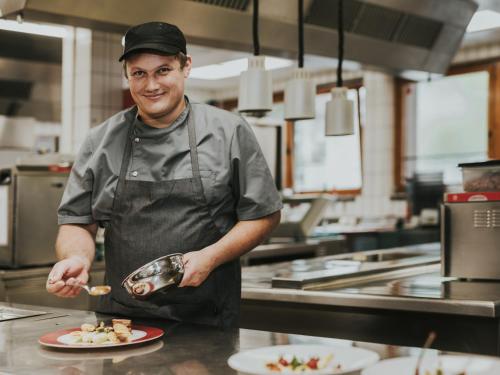 ห้องอาหาร, Hotel Zimba in สครุนส์