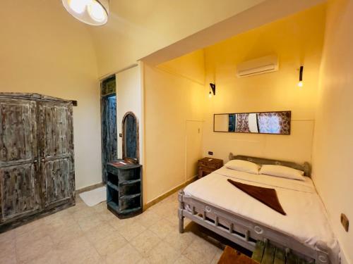 Single Room image 10