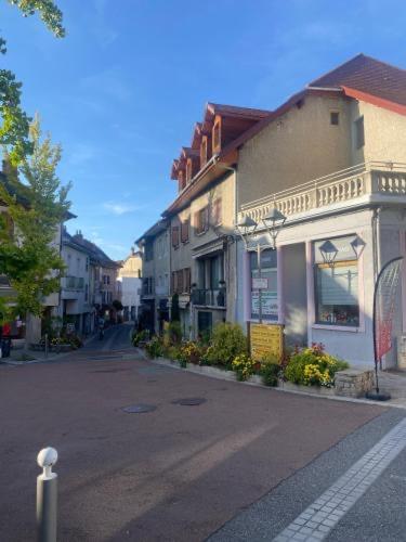 A környék, Studio entre lacs et montagnes in Rumilly