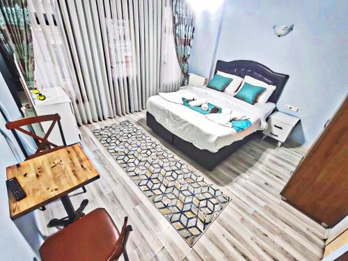 Deluxe Double Room image 10