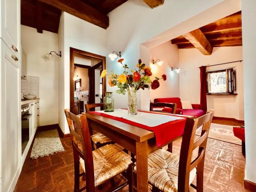 2 bedrooms, 4 beds
