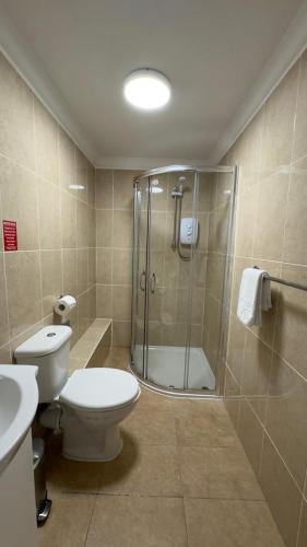 Bathroom, The Waverley Guest House in Inverness