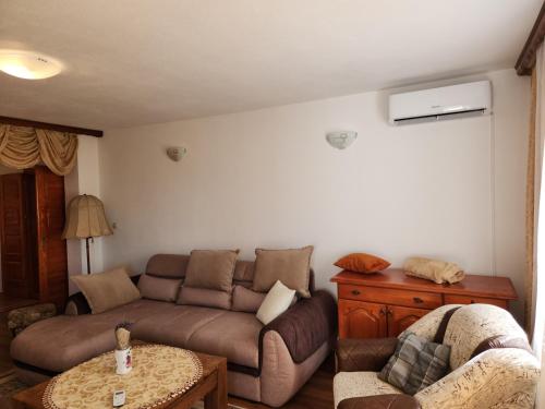 Grand AC Residence with Garden & Parking Grand AC Residence with Garden & Parking