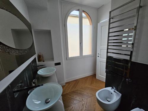 Caterina de' Medici luxury attic with terrace and parking, Florence (photo 2)