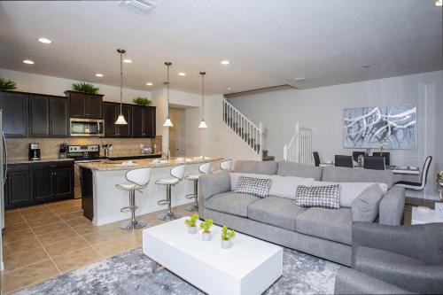 Luxury 5 Bedroom w/ Private Pool Close to Disney 8875