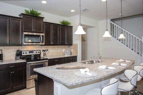 Luxury 5 Bedroom w/ Private Pool Close to Disney 8875 - image 6