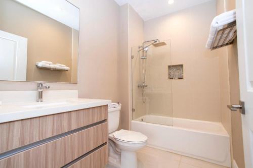 Luxury 4 Bedroom Home Close to Disney 7487 - image 2