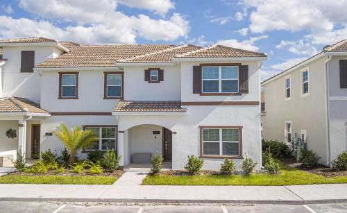 Marvelous 5 Bedroom w/ Pool Close to Disney 4811 in Kissimmee, USA