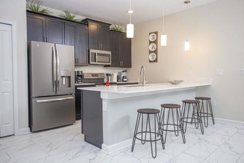 Marvelous 5 Bedroom w/ Pool Close to Disney 4811 - image 14