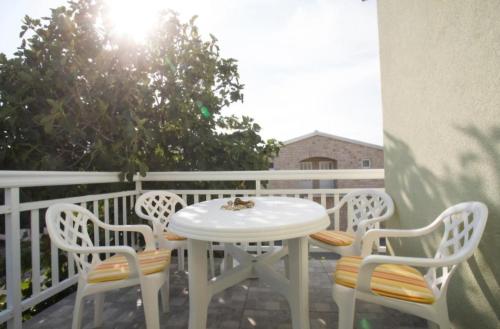 Jela Apartments in Zukve