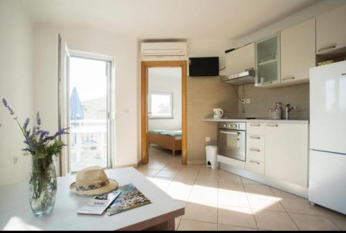 Jela Apartments in Zukve