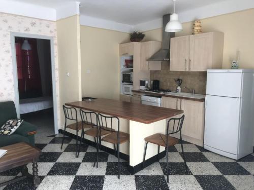 La Maréchale et ses 4 appartements à la location (La Marechale et ses 4 appartements a la location) in 奧爾尼亞克拉旺